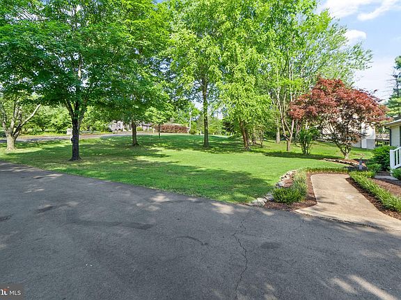 5th image of 5044 Albrecht Ln