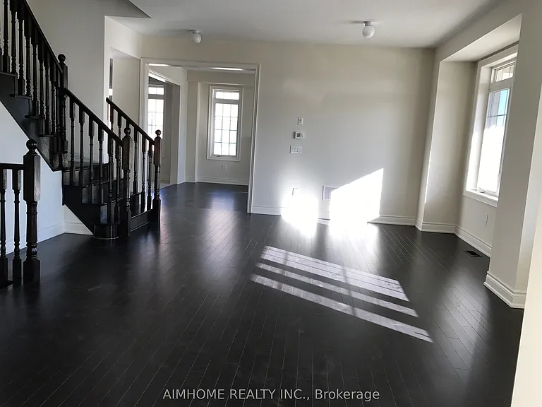 60 Baleberry Cres — Photo 5