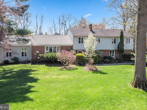 420 Heatherwood Ln, Devon, PA 19333