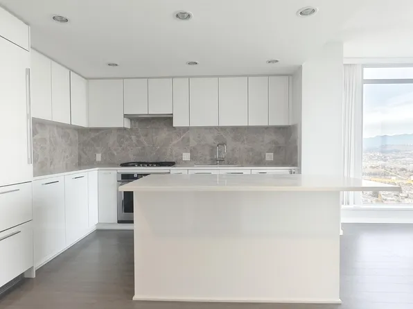 6700 Dunblane Ave #2906, Burnaby, BC V5H 0J3