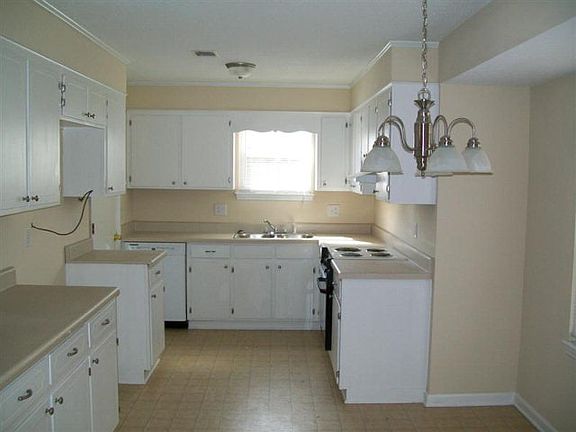 3rd image of 3611 Pamplona Dr