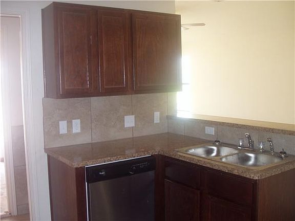 Kitchen : Appliance color vary...sample of finished product