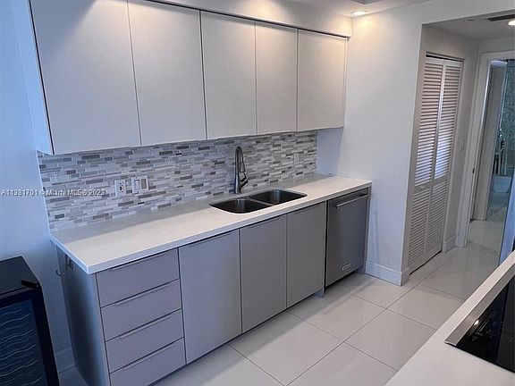 5th image of 2000 Island Blvd APT 808