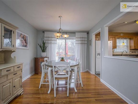 3rd image of 8909 Grandview Dr