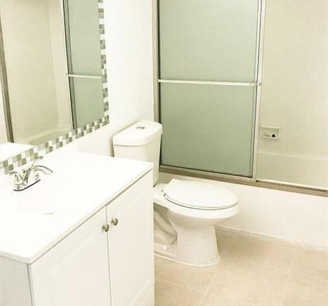 4th image of 1301 Miami Gardens Dr APT 611W