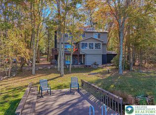 17 Lake Dr E, Gouldsboro, PA 18424