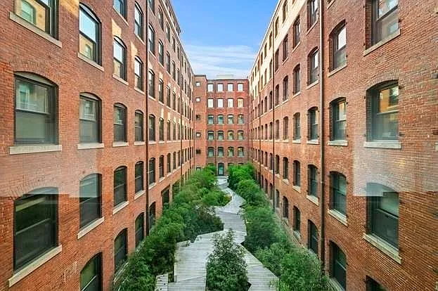 2 bed, 2.0 bath, 1179 sqft, $4,950 — Photo 3