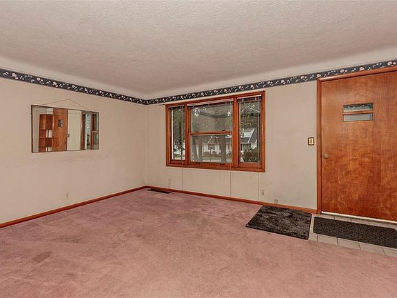 3rd image of 118 May Ave