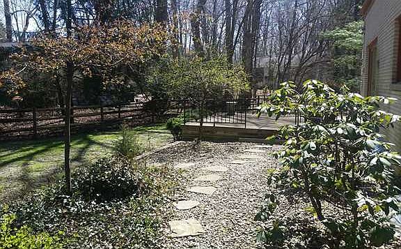 3rd image of 509 Brownwood Ct
