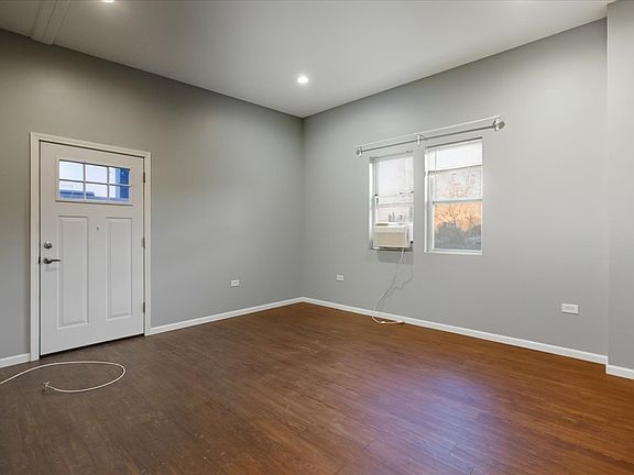 4th image of 1654 W Cortland St #5S
