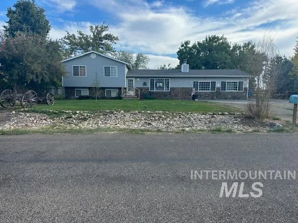 1759 NE Summerwind Dr, Mountain Home, ID 83647