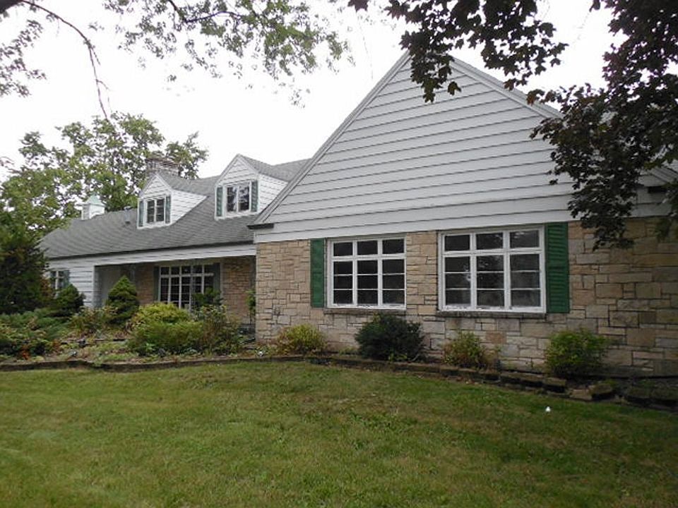 1st image of 270 N Saint Joseph Ave