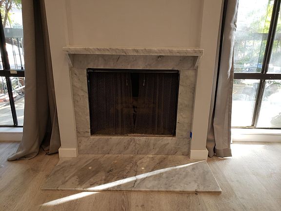 Gas fireplace