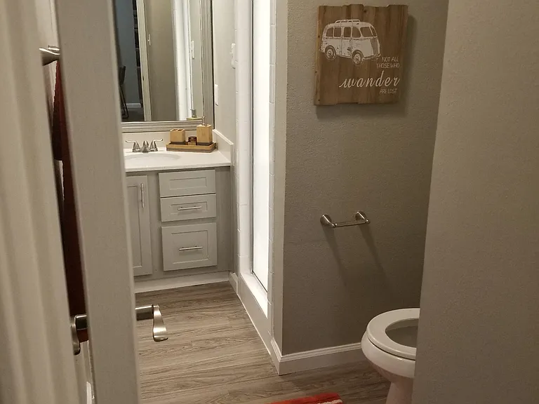 Oakwood Creek Apartments bathroom with decor