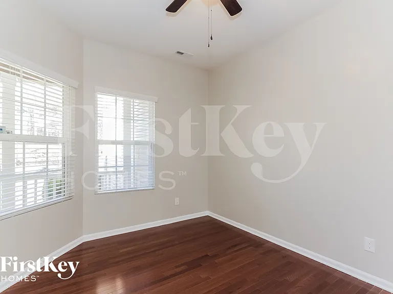 12204 Flatbush Dr — Photo 6