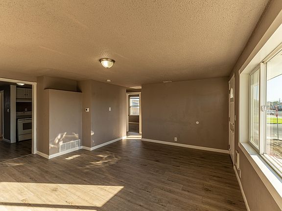 2nd image of 405 S Cedar Ave