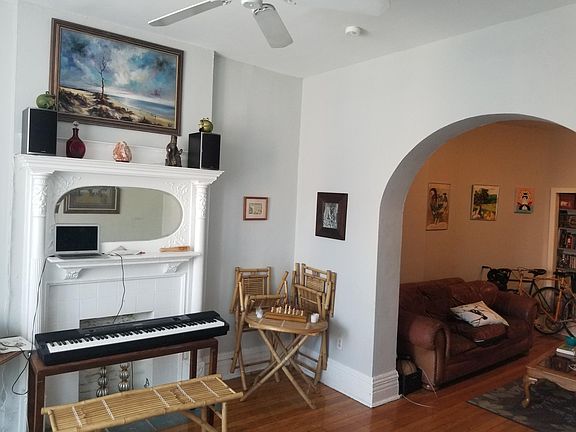3rd image of 2051 W Division St APT 2F