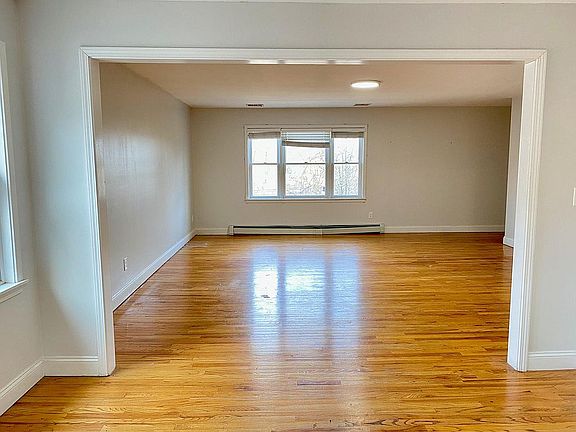 4th image of 155 Frederic St Floor 2