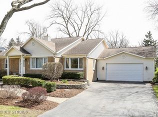 933 Hitchcock Ave, Lisle, IL 60532