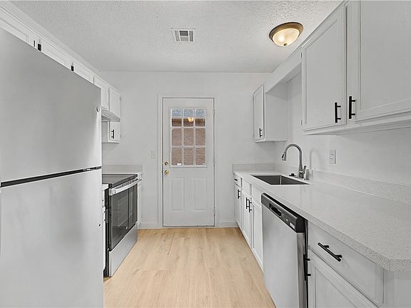 5th image of 3501 SW Victoria Pl