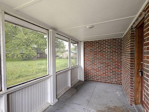 4th image of 211 Buckingham St
