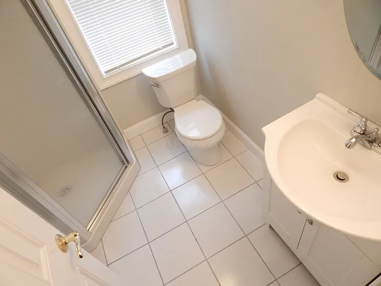 19 Henderson St — Photo 3