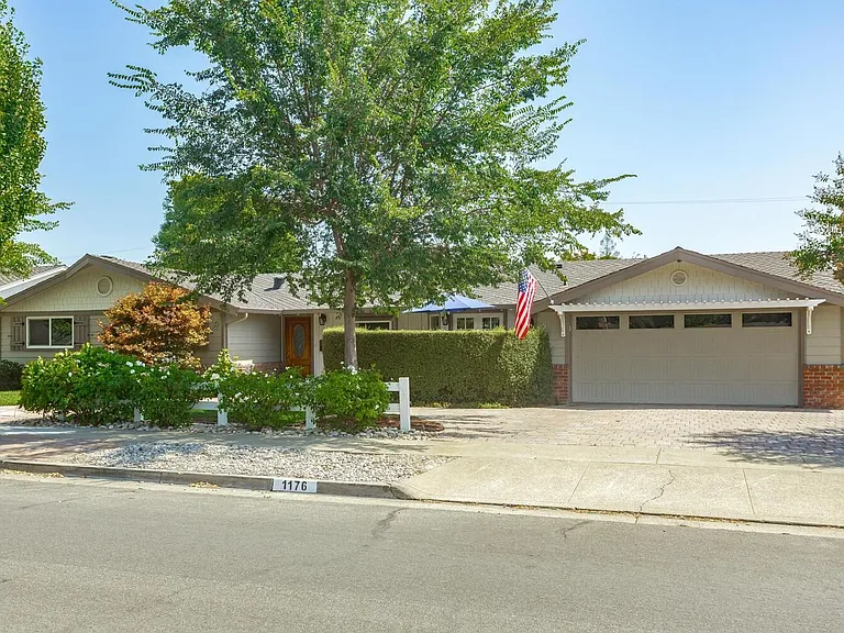 1176 Koch Ln — Photo 1