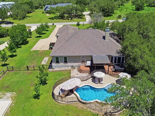 1106 Private Road 3702, San Antonio, TX 78253