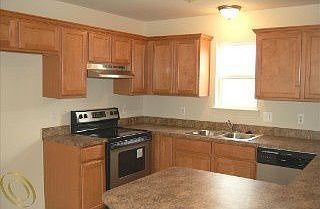 4th image of 372 Newton Ct