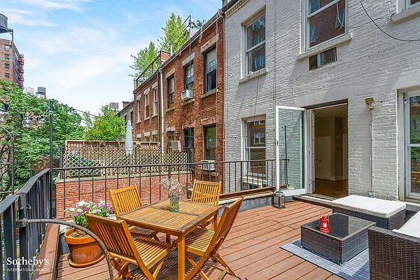 Rented by Sotheby's International Realty | media 34