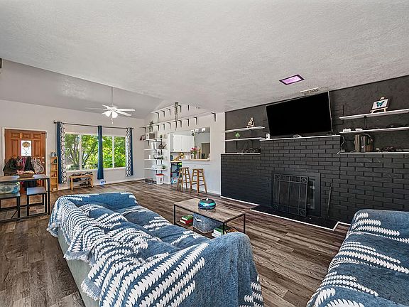 3rd image of 7321 Calvin Dr
