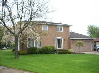 45 Melrose Rd, Grand Island, NY 14072