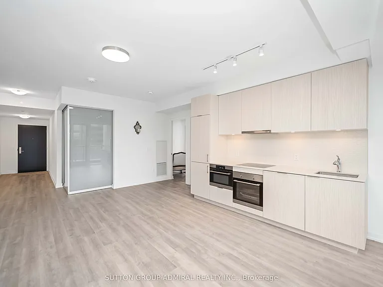 158 Front St E #812 — Photo 8