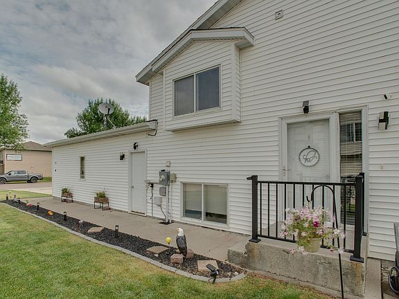 5th image of 3260 35th Ave S