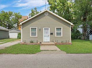 117 Roosevelt Ave, Wauconda, IL 60084