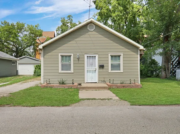 117 Roosevelt Ave, Wauconda, IL 60084