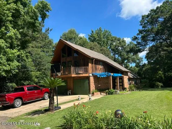 909 Pershing St, McComb, MS 39648