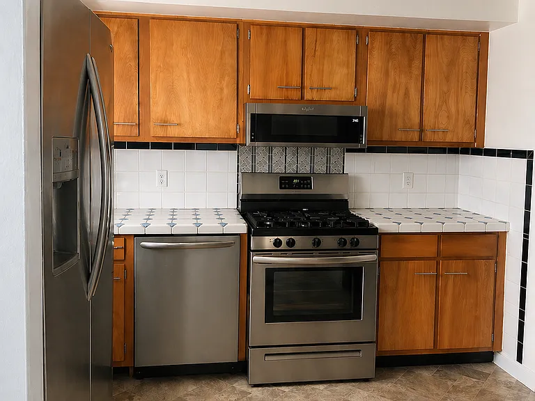 7001 Evergreen Dr — Photo 2
