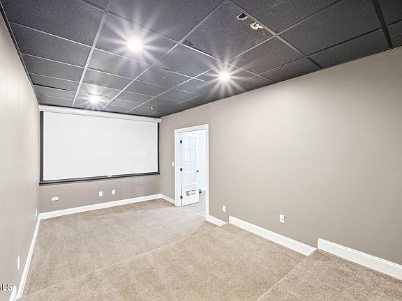 5th image of 122 Meadow Ct