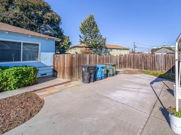 1821 Woodland Ave, Palo Alto, CA 94303