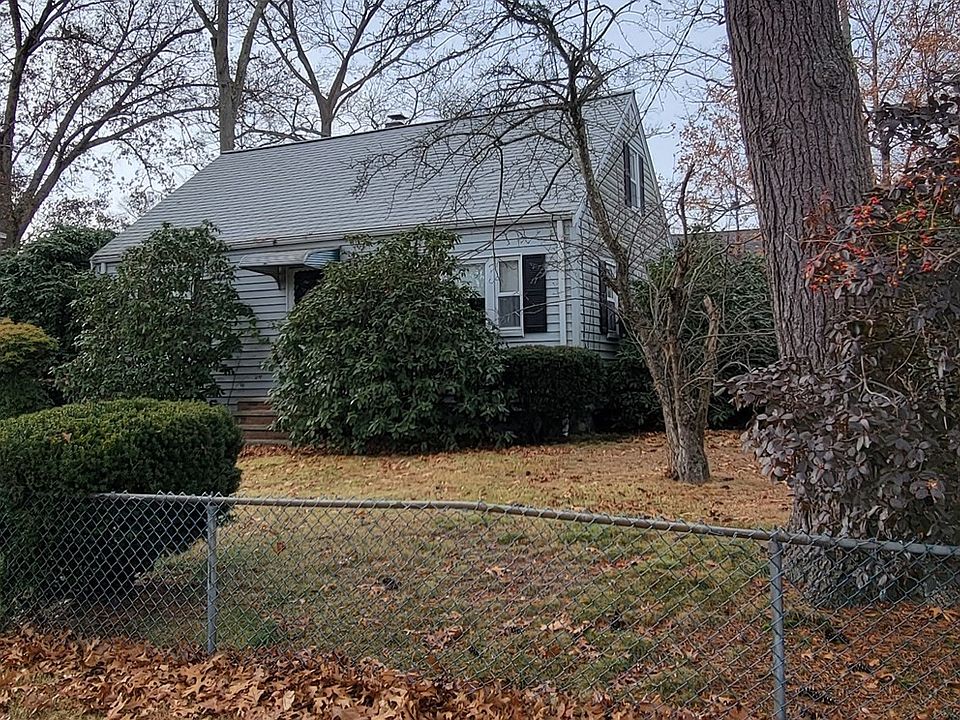 2nd image of 11 Charles Cir