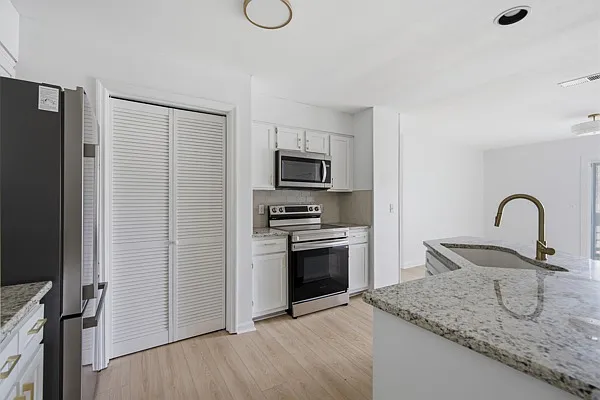 470 S Main St #203 — Photo 9