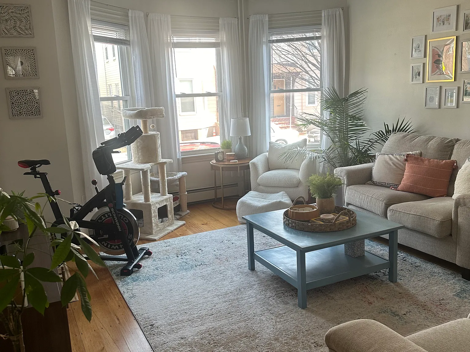 2 bed, 1000 sqft, $4,000 — Photo 3