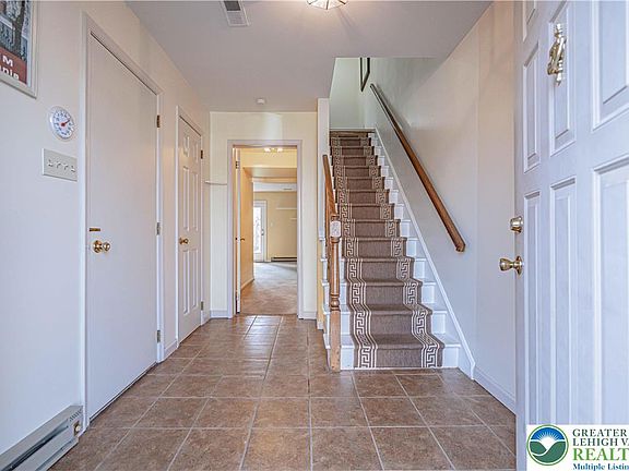 4th image of 1069 Barnside Rd