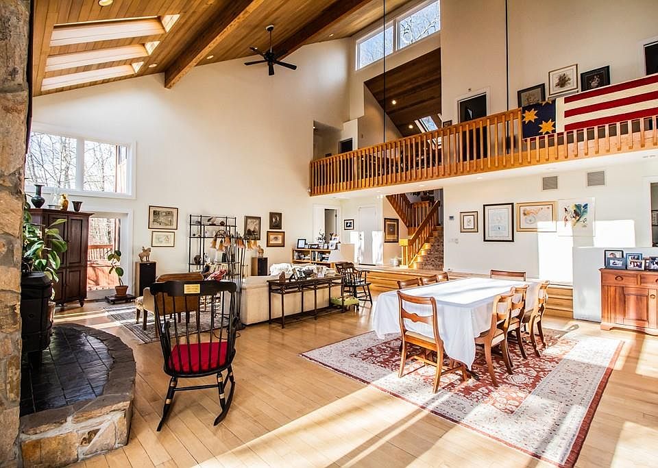 355 Pond St, Uxbridge, MA 01569 Zillow