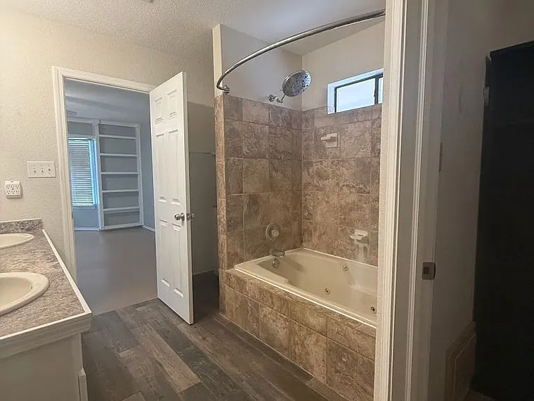 609 Montwood Dr — Photo 18