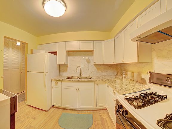5th image of 9740 S Pulaski Rd APT 105