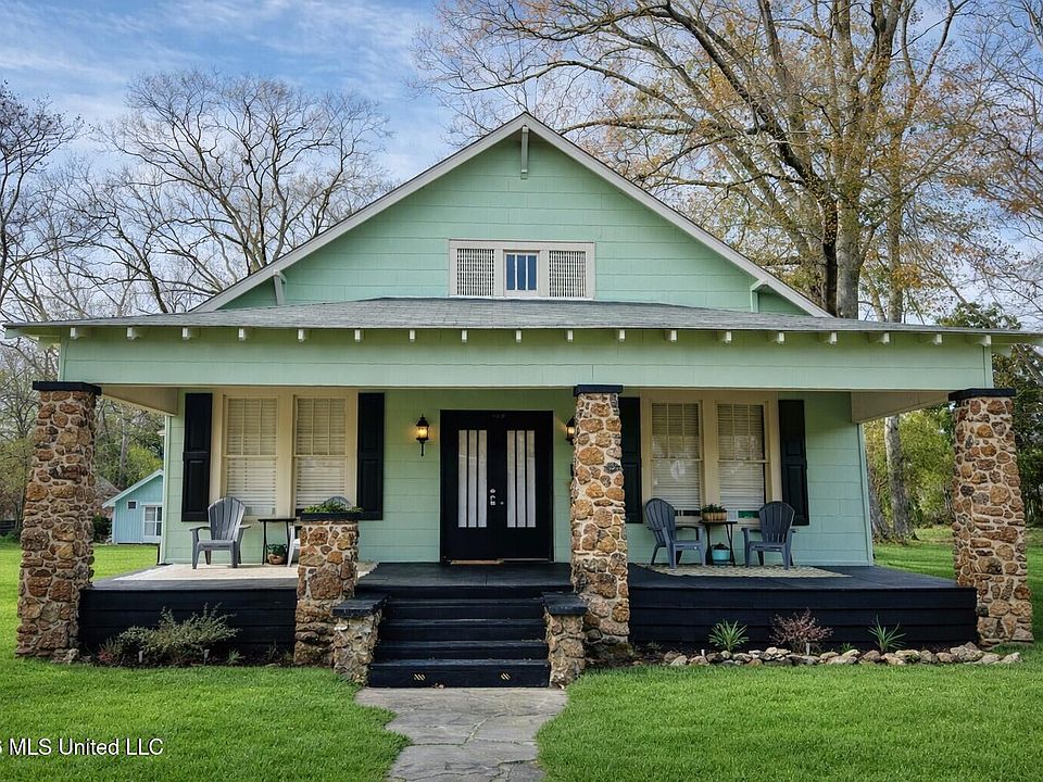 1st image of 522 2nd St