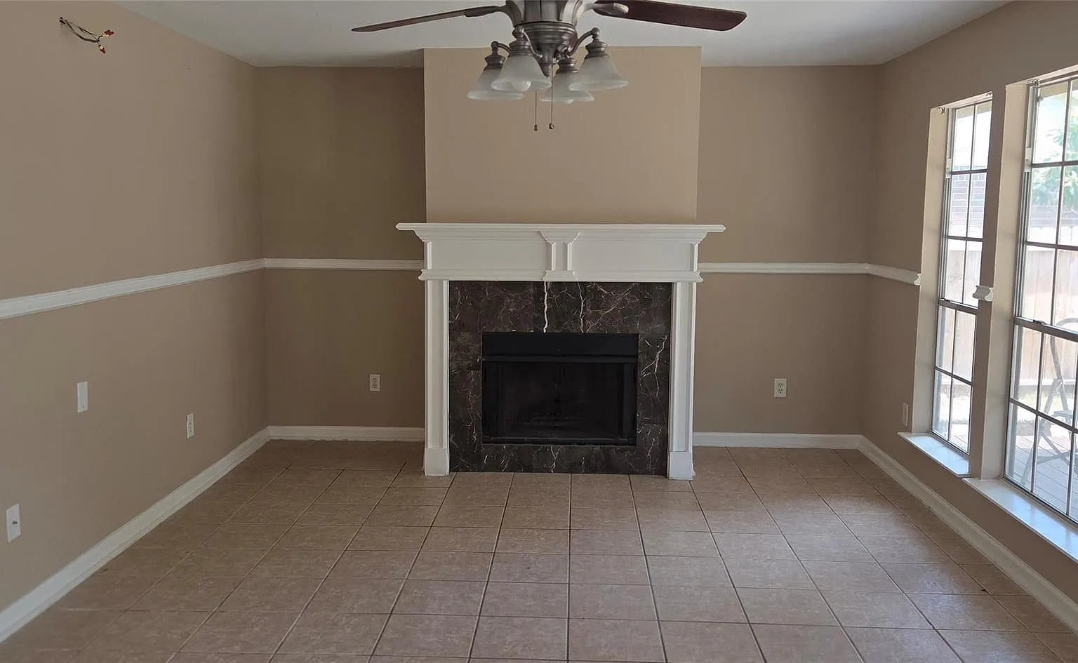 4 bed, 2.5 bath, 2489 sqft, $2,600 — Photo 3