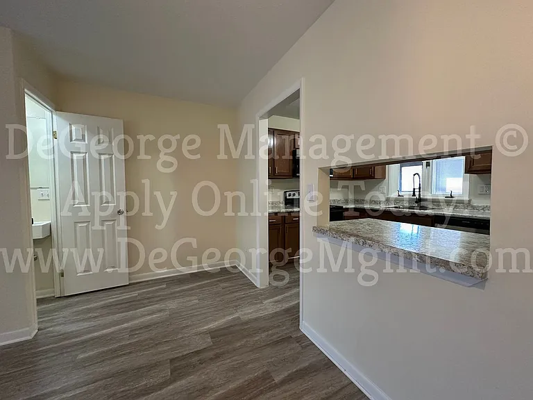 305 1/2 Madison St — Photo 12